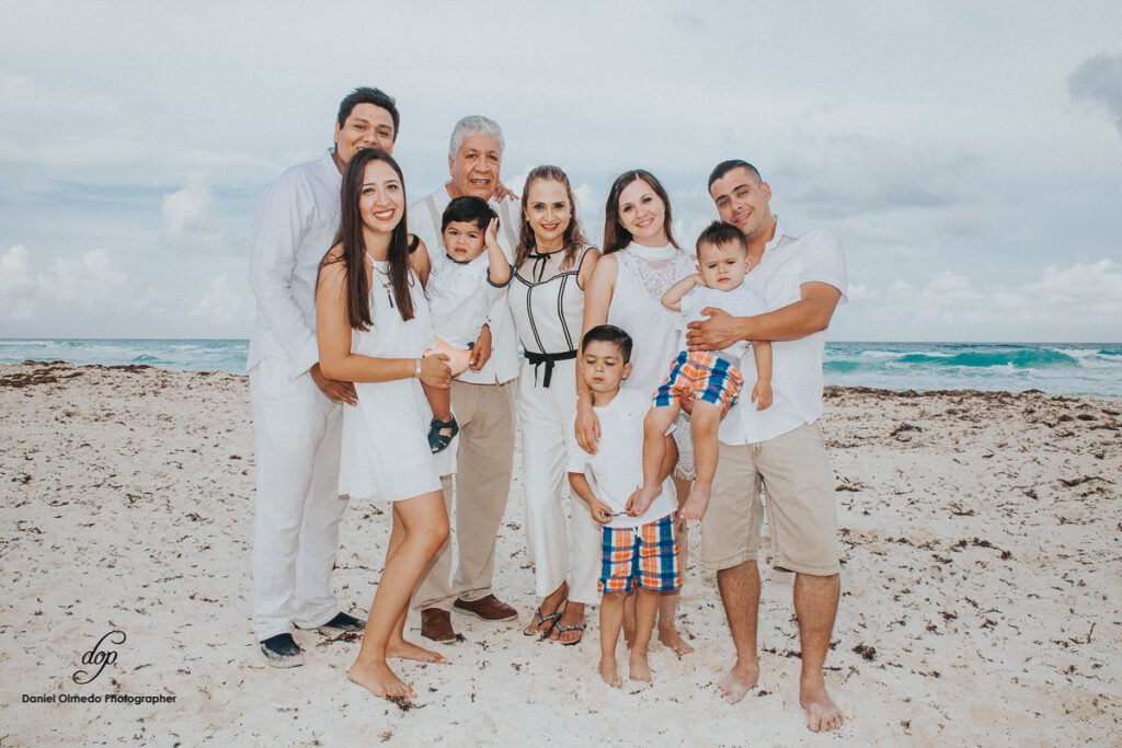 Family session in Cancun