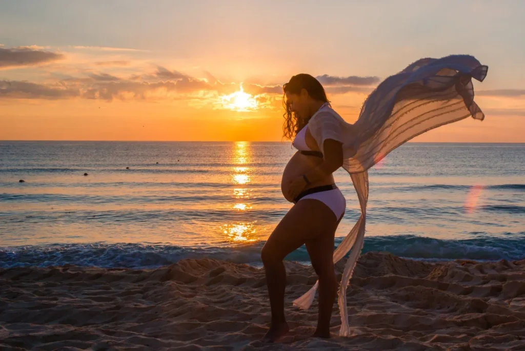 Maternity Portraits in Cancun Beach: A Cancun Love Story