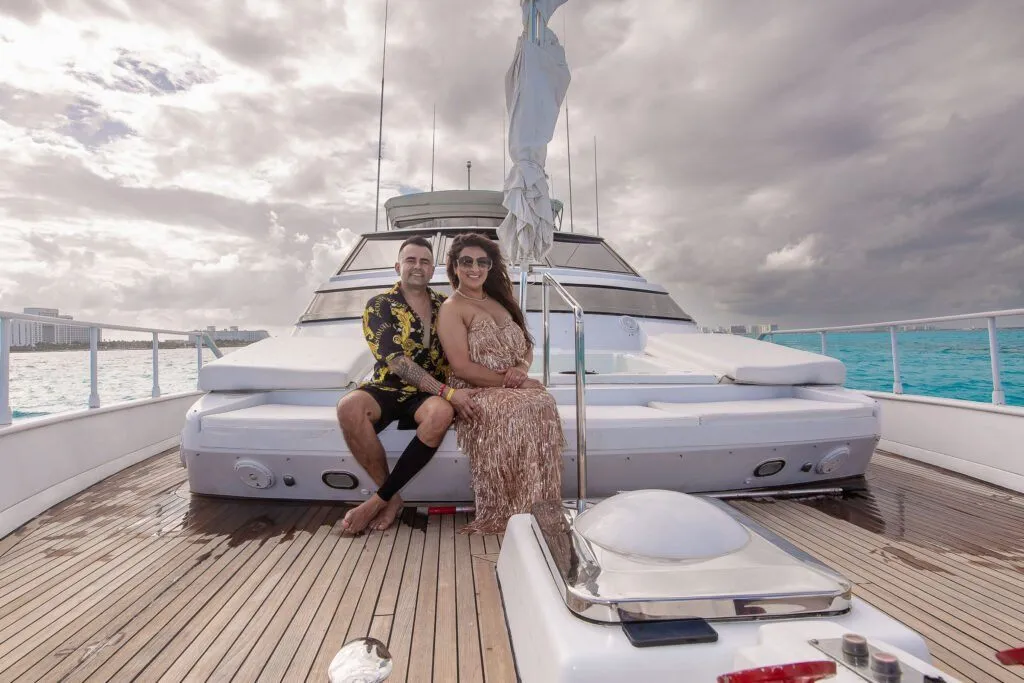 Stunning Cancun Yacht Photos: Perfect for Couples