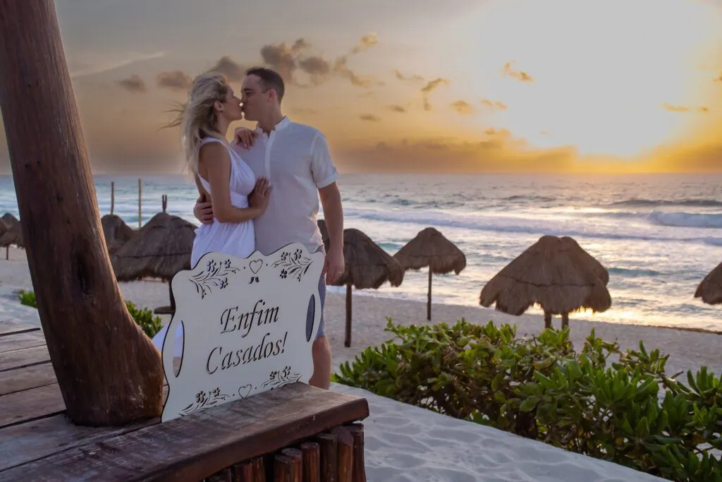 Cancún Honeymoon Trash The Dress: Book Now